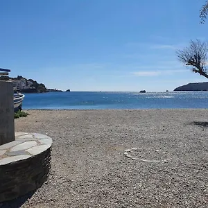 Luminoso Planta Baja Con Terraza A 5 Min De La Playa Cadaqués